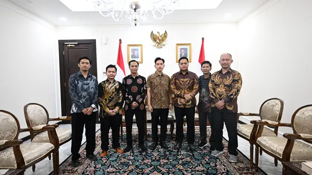 Wapres Gibran Rakabuming Raka audiensi dengan Persatuan Robotika Seluruh Indonesia (PRSI) di Kantor Wakil Presiden, Jakarta, pada Selasa (27/5/2025).