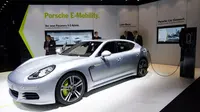 Perang Mobil Masa Depan, Giliran Porsche Jegal Tesla Model S