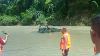 Suasana evakuasi kendaraan tempur yang terperosok di sungai Bogowonto Purworejo. (foto: liputan6.com / istimewa / edhie prayitno ige)