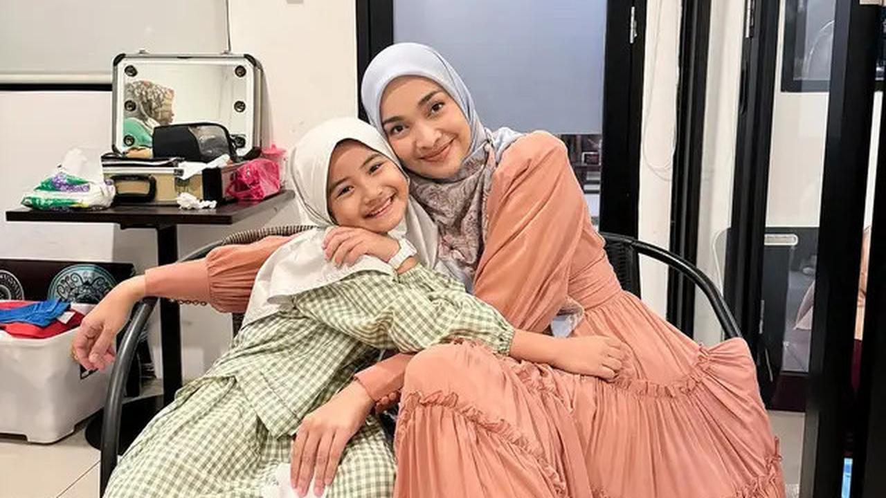 6 Potret Tika Bravani Bareng Pemain Lorong Waktu, Nostalgia Tontonan Masa Kecil