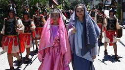 Acara ini memvisualisasikan atau teatrikal yang menceritakan penyaliban Yesus Kristus. (Ted ALJIBE/AFP)