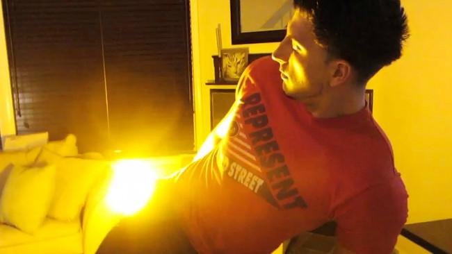 Ilustrasi memantik api dari bokong. (Sumber YouTube/BFvsGF)