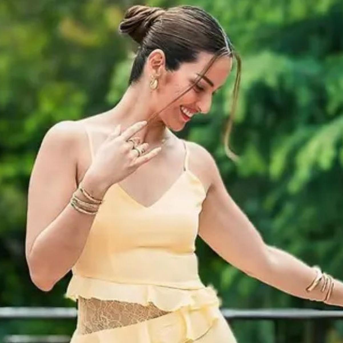 Model Gelang Manik Sederhana ala Nia Ramadhani