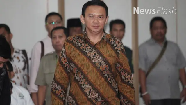 NEWS FLASH: Kunyah Makanan di Sidang Ahok, Jaksa Ditegur Hakim