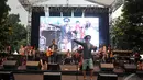 Puluhan artis bersama Grup Musik Slank untuk mendukung Jokowi-Jusuf Kalla (JK) (Liputan6.com/Johan Tallo)