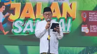 Husnul Khuluq memberikan sambutan saat melepas Jalan Santai Hari Santri Nasional 2023 di depan Gedung Negara Grahadi, Surabaya. (Istimewa).