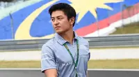 Pebalap cadangan Manor Racing asal Indonesia, Rio Haryanto, saat melakukan trackwalk di Sirkuit Sepang, Malaysia, Kamis (29/9/2016). (Bola.com/Twitter/RHaryantoracing)