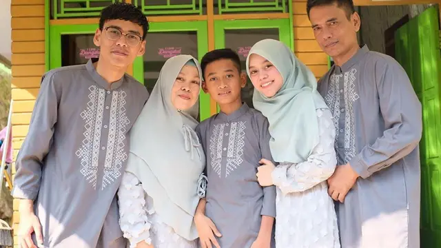 Jarang Tersorot, Ini 6 Momen Kebersamaan Lesty Kejora dan Keluarga