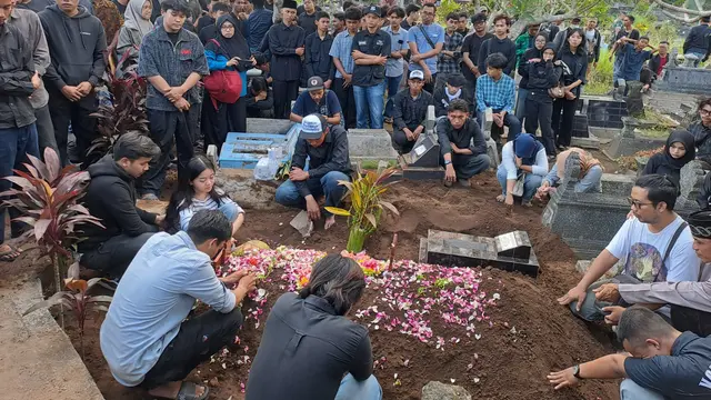 Pemakaman Rheza Sendy Mahasiswa Amikom Yogya Meninggal saat Demo