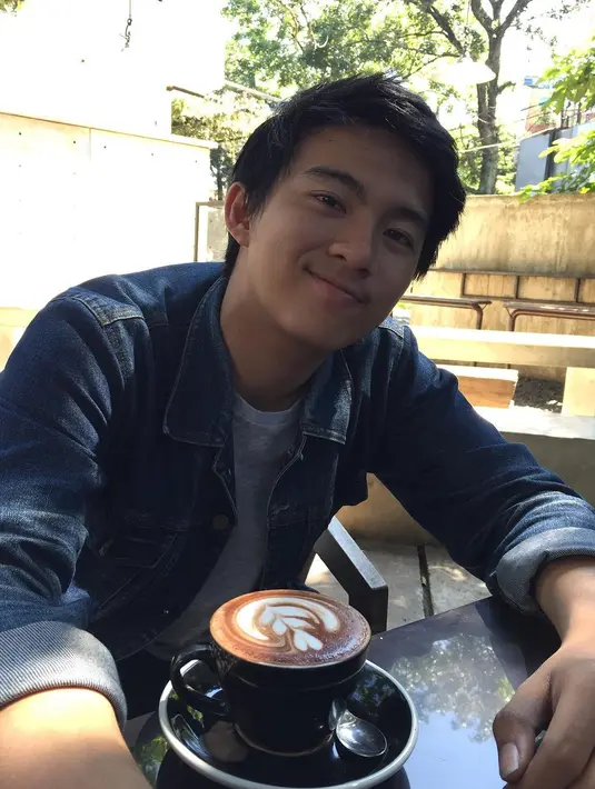 Sebelum menjadi sosok Akew di film Dilan, Gusti Rayhan muncul lebih dulu di publik karena pemberitaan-pemberitaan kedua orang tuanya.  (Instagram/grayhan10)