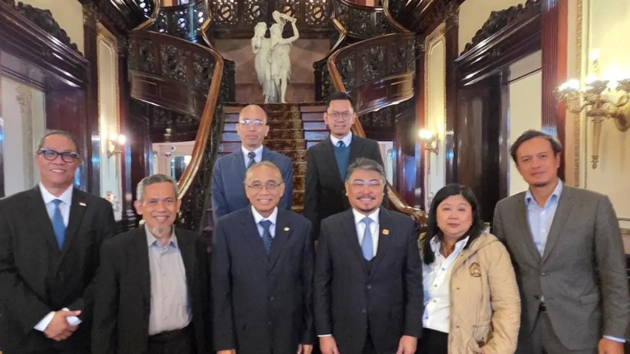 Pertemuan Dubes RI, Indroyono Soesilo dengan Direktur Bio-Energi, Kemen ESDM, Edi Wibowo, CEO Pertamina New & Renewable Energy, John Anis dan Tim di KBRI Washington DC, 21 Oktober 2025 (Istimewa)