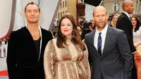 Dalam acara premiere Spy yang diselenggarakan di Leicester Square, London, Inggris, Melissa McCarthy mengenakan gaun bermotif ular.