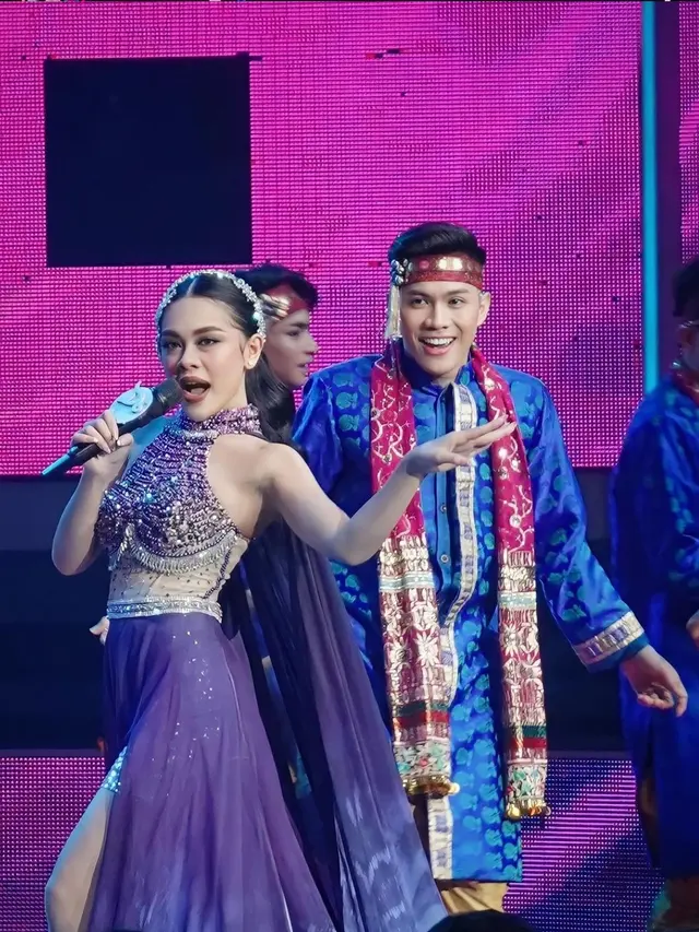 Melly Lee dan Tama Kim di Panggung