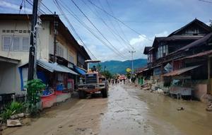 Kondisi rumah di Pasar Maninjau, Nagari Maninjau, Kecamatan Tanjung Raya, Kabupaten Agam, Sumatera Barat (Sumbar) terdampak banjir bandang. (Antara)