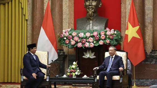 Menteri Pertahanan sekaligus Presiden Terpilih RI, Prabowo Subianto menemui Presiden Vietnam H.E. Tô Lâm di Hanoi.