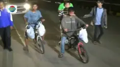 Mereka memutuskan pulang setelah satu bulan lebih tinggal di rumah nenek mereka di Palembang.