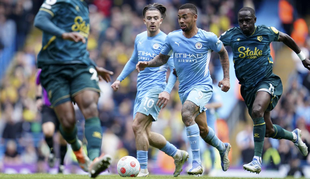 <p>Selain mencetak empat gol, Gabriel Jesus juga sangat merepotkan barisan pertahanan tim tamu. (AP/Jon Super)</p>