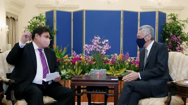 Menko Airlangga ketika melakukan pertemuan dengan PM Singapura HE Mr Lee Hsien Loong di Singapura, Selasa (31/05)