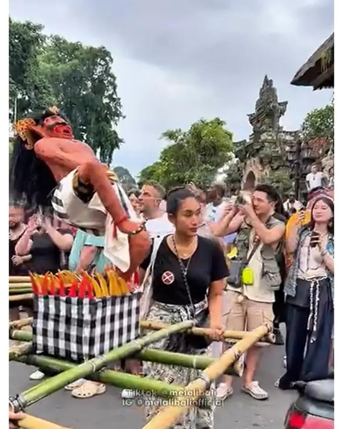8 Potret Artis Rayakan Nyepi 2025, Jadi Momen Nikmati Parade Ogoh-Ogoh
