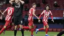 Pemain Atletico Madrid, Marcos Llorente (tengah) berselebrasi usai mencetak gol ke gawang Salzburg pada pertandingan grup A Liga Champions di stadion Wanda Metropolitano di Madrid, Spanyol, Selasa (27/10/2020).  Atletico Madrid menang 3-2 atas Salzburg. (AP Photo/Manu Fernandez)