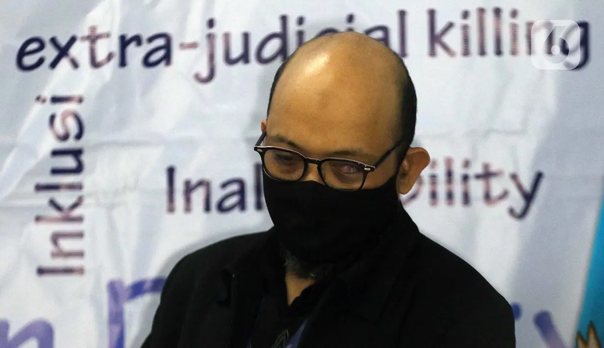 Novel Baswedan bersama perwakilan pegawai KPK yang tidak lolos TWK usai menyerahkan dokumen baru dan tambahan informasi terkait pelaporan pelanggaran HAM saat proses alih status pegawai KPK menjadi ASN, Gedung Komnas HAM, Jakarta, Selasa (8/6/2021). (Liputan6.com/Helmi Fithriansyah)