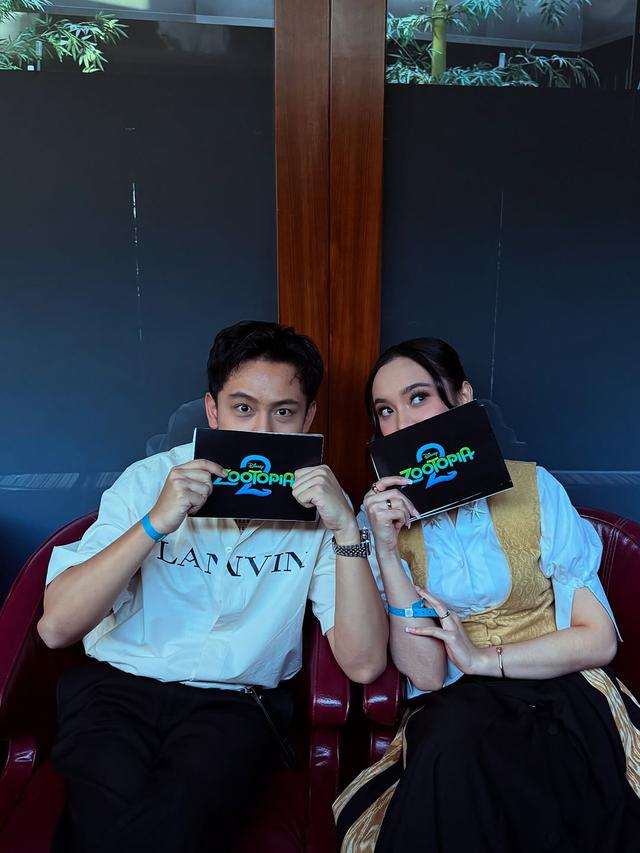 6 Potret Randy Martin rayakan ulang tahun ke-27 bareng Lyodra di Shanghai, romantis banget