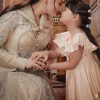 Asmirandah dan Putrinya, Chloe saat Photoshoot Bertemakan Kerajaan. [@fdphotography90]