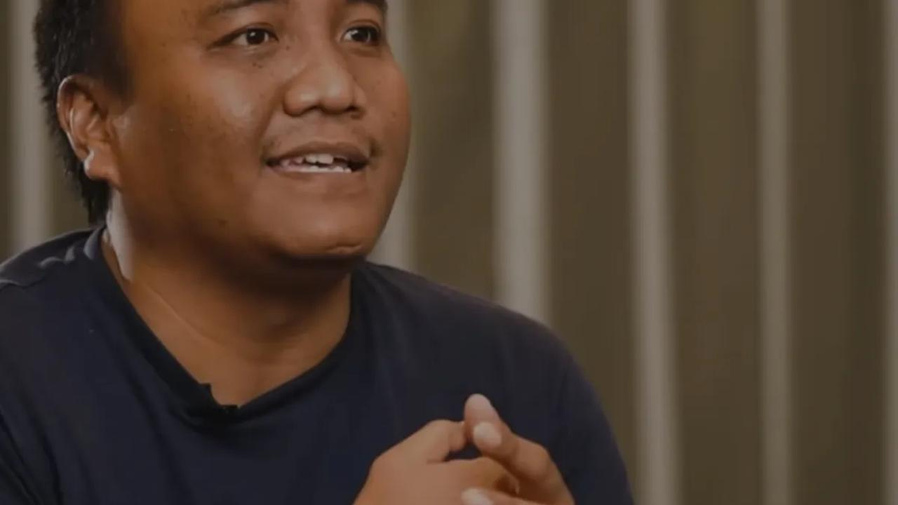 Berawal dari barang rongsok, Pradita Aditya bisa berkembang menjadi bos besi dan stainless, hingga mendirikan kafe "kekinian" di jalur Pantai Utara (Pantura).