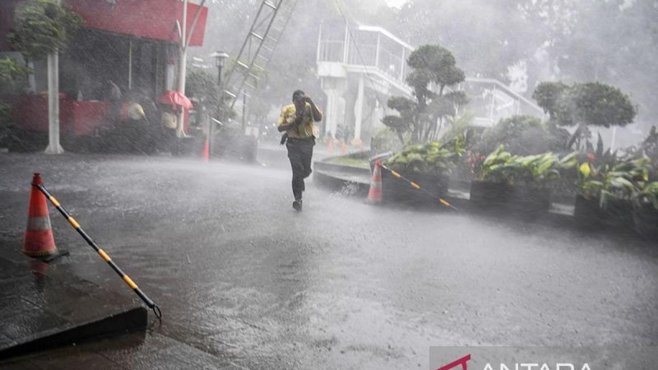 BMKG Keluarkan Peringatan Hujan Lebat Jakarta hingga 19 Februari 2026