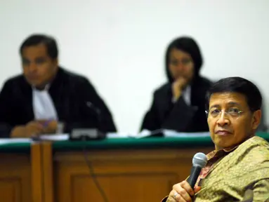 Hassan Wirajuda bersaksi dalam sidang perkara dengan terdakwa Sudjadnan Parnohadiningrat di Pengadilan Tipikor, Rabu (28/5/14). (Liputan6.com/Miftahul Hayat)