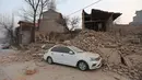 Bangunan-bangunan yang runtuh terlihat setelah gempa bumi di Dahejia, Kabupaten Jishishan, di provinsi Gansu, barat laut China, Selasa (19/12/2023). (STR / AFP)