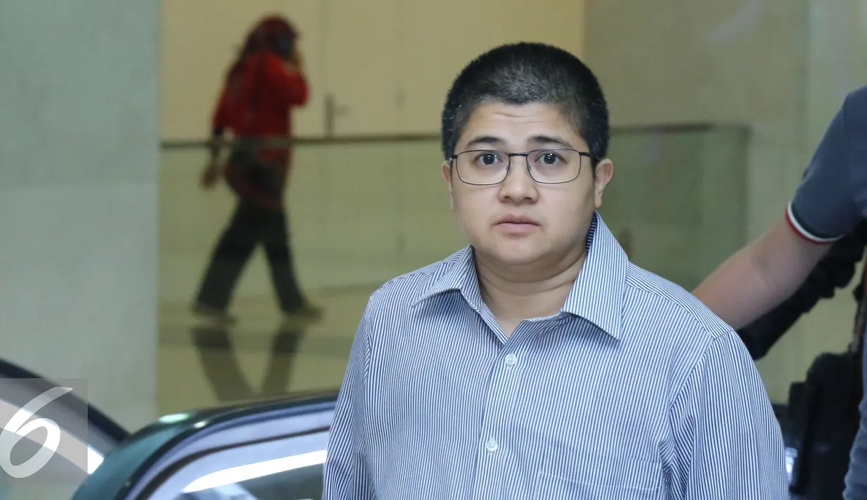 Bacil mengaku belum membaca berita tentang Celine Evangelista  yang diisukan menikah dengan dirinya. Bahkan foto kemesraan dirinya dengan Celine pun belum pernah ia lihat, Jakarta, Kamis (21/7). (Liputan6.com/Herman Zakharia)
