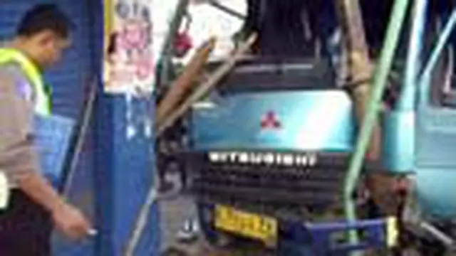 Pengendara Motor Tewas Terseret Minibus