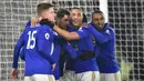 Para pemain Leicester City merayakan gol yang dicetak rekannya, Ayoze Perez ke gawang West Ham United pada pekan 24 Liga Inggris 2019-2020 di Stadion King Power, Rabu (22/1/2020). Menjamu West Ham , Leicester City berhasil menang meyakinkan dengan skor akhir 4-1. (AP/Rui Vieira)