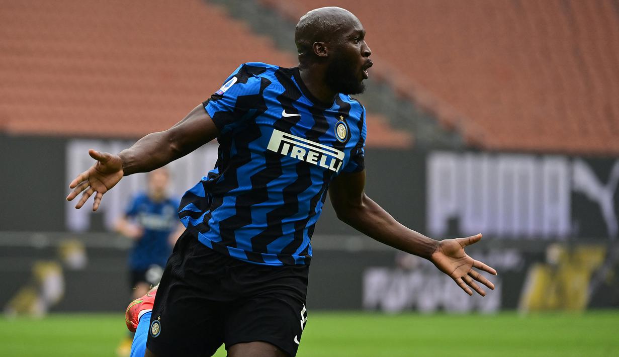 Romelu Lukaku. Striker berusia 27 tahun asal Belgia yang didatangkan dari Manchester United pada awal musim 2019/2020 ini telah mencetak 21 gol dan 10 assist dalam 33 penampilannya di Liga Italia musim ini. (AFP/Miguel Medina)