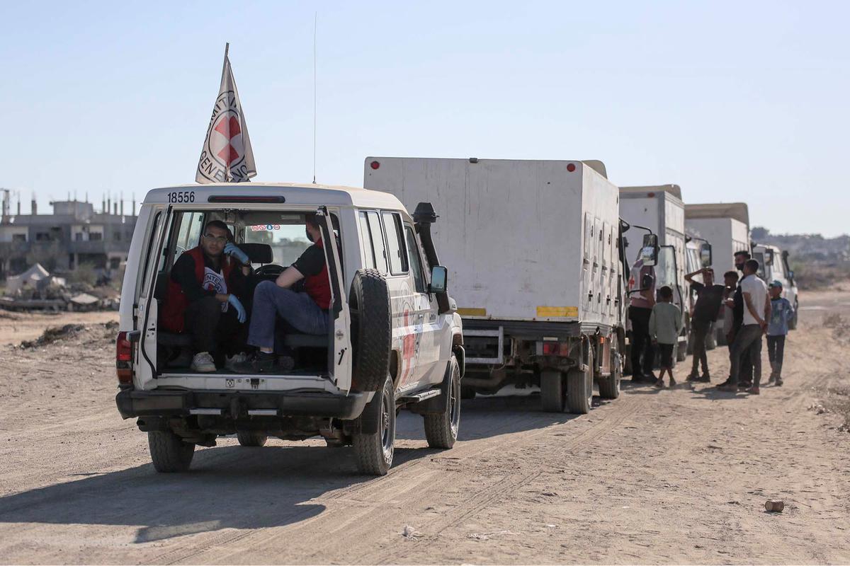 FOTO: ICRC Serahkan Jenazah Warga Palestina yang Ditahan Israel