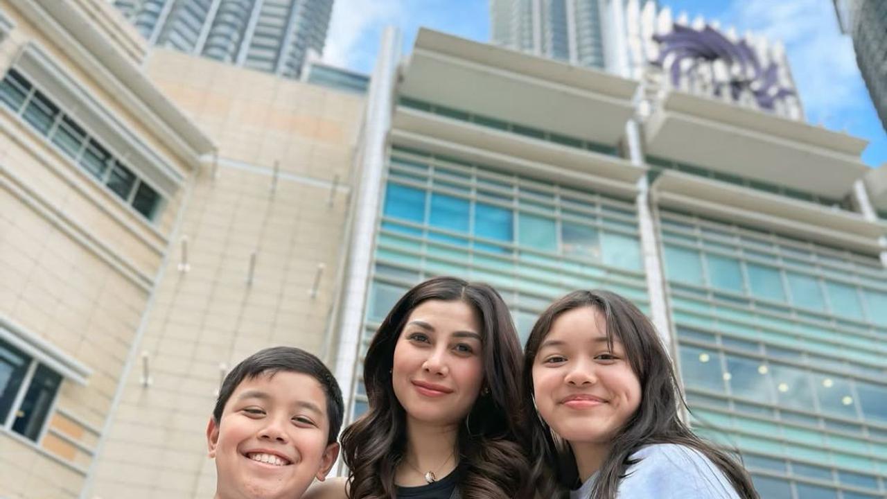 Momen Liburan Nisya Ahmad dengan Mantan Suami di Kuala Lumpur, Kebersamaan Keluarga yang Jadi Sorotan