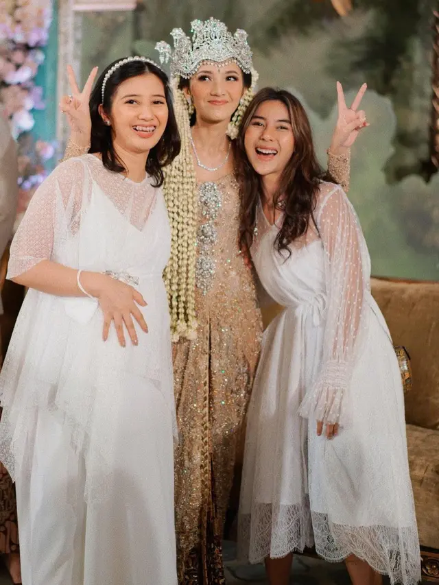 Potret 7 Artis di Pernikahan Vidi Aldiano dan Sheila Dara, Tampil Glamor