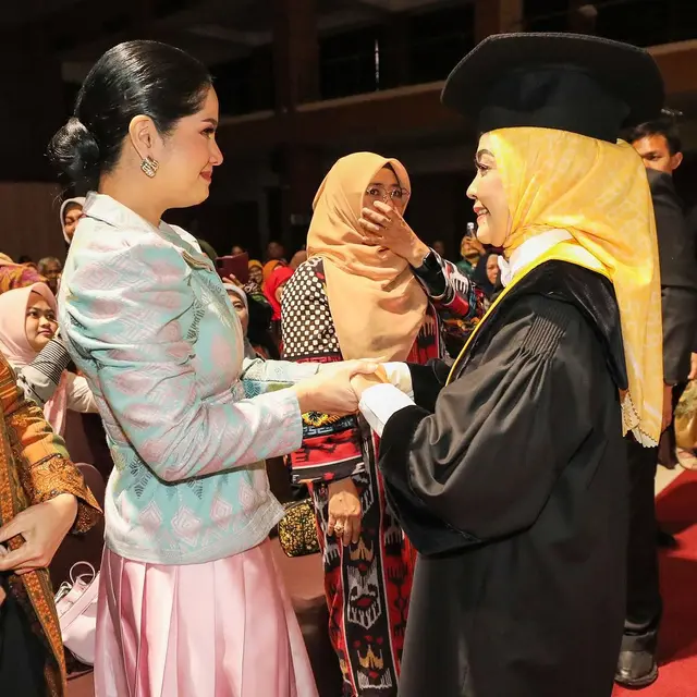 Potret Annisa Pohan hadiri pengukuhan guru besar salah satu anggota Ikawati ATR/BPN (Sumber: Instagram/@annisayudhoyono)