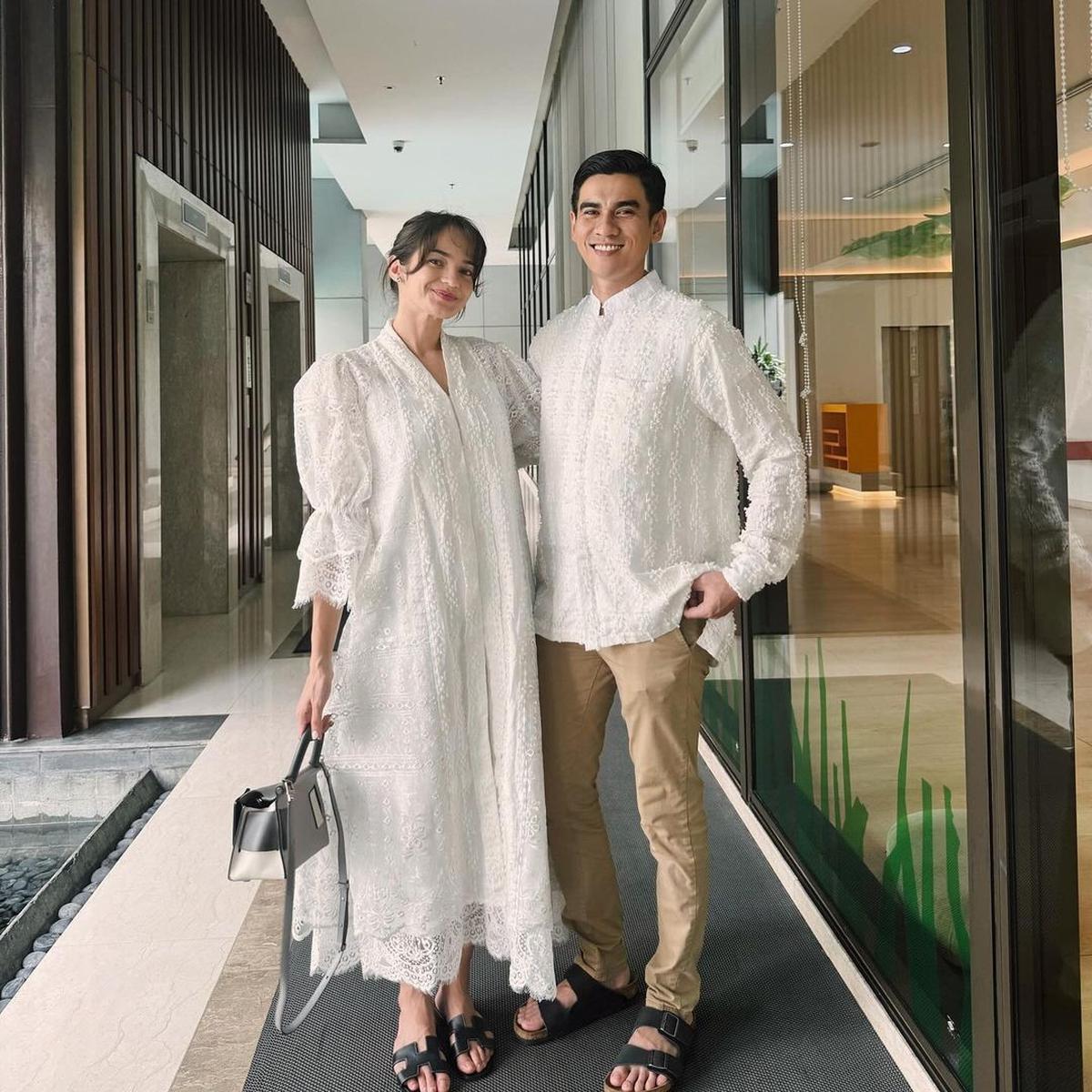Inspirasi Baju Lebaran Couple 2025, Gaya Serasi Artis dari Enzy Storia hingga Maudy Ayunda