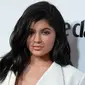 Kylie Jenner mengungkapkan curahan hatinya mengenai tubuhnya yang terliat gendut. (RICHARD SHOTWELL/AP)