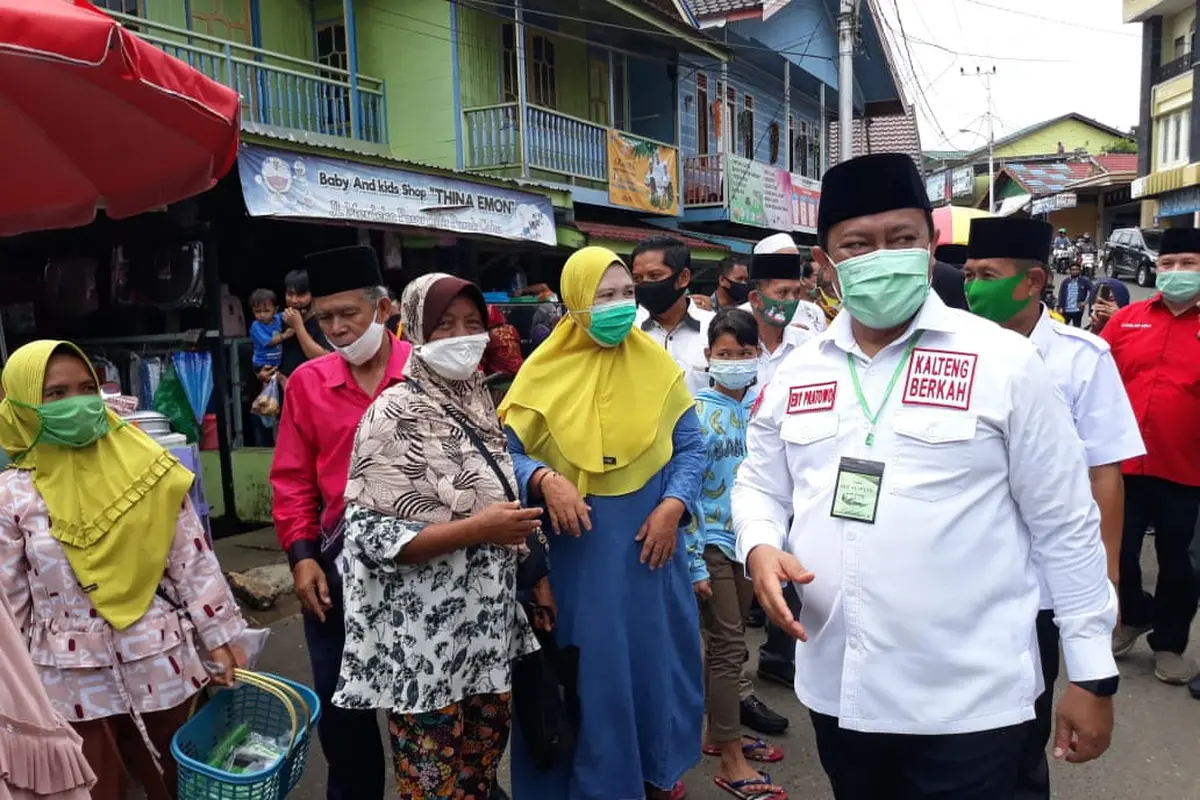 Edy Pratowo kampanye dengan blusukan di pasar tradisional Bahitom, Murung Raya Kalteng. (Foto: Istimewa).