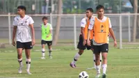 Bima Sakti Beberkan Alasan Aaron Suitela Dipertahankan di Timnas Indonesia U-17