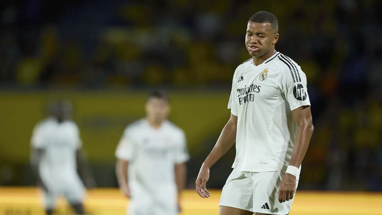 Foto: Gol Penalti Vinicius Junior Selamatkan Real Madrid dari Kekalahan, Kylian Mbappe Kecewa Berat