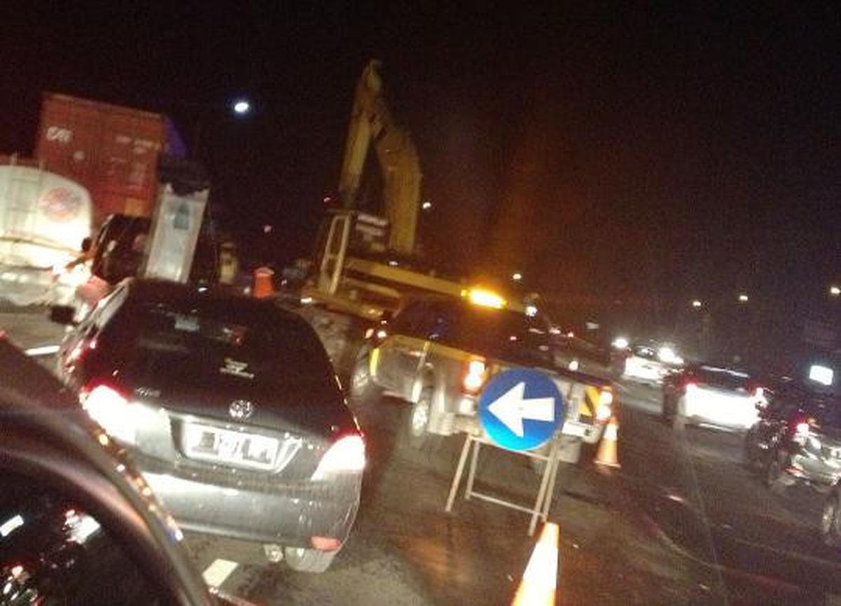 Underpass Cibubur amblas, Tol Jagorawi macet berkilo-kilo