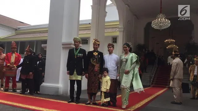 Kenakan Baju Adat Bali, Jokowi Ajak Jan Ethes di HUT ke-74 RI