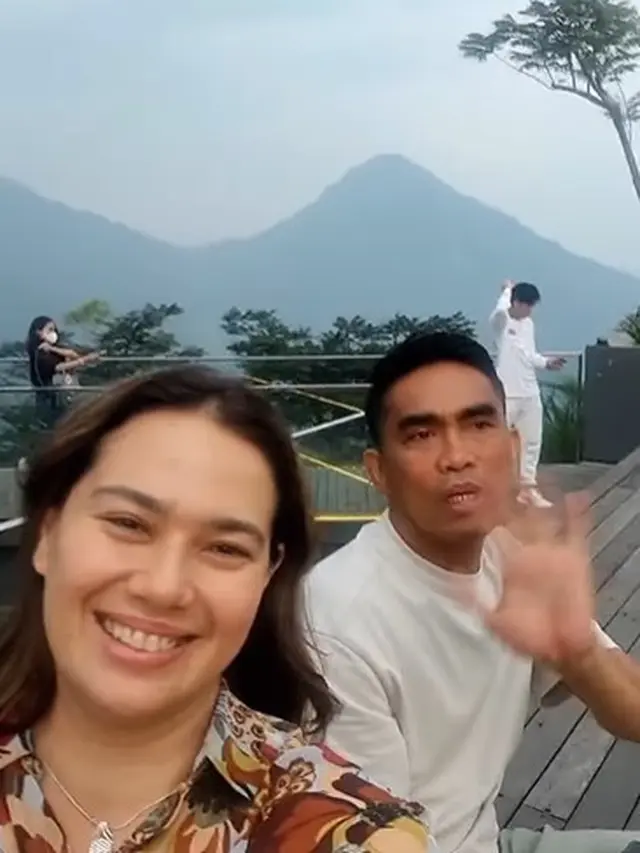 Catherine Wilson mesra bersama suami (Instagram/cathrinewilson)