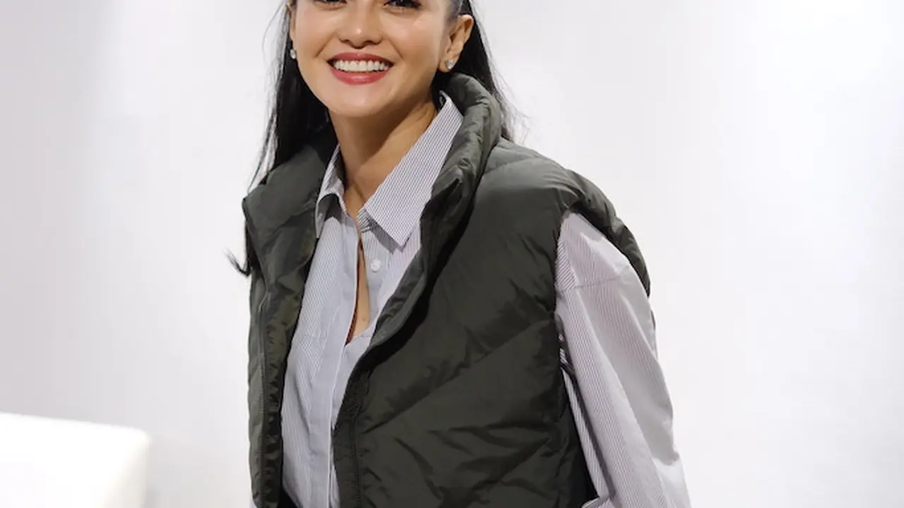 Peluncuran koleksi terbaru UNIQLO Fall/Winter 2025 dengan model fashion timeless