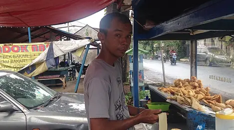 Dagang Gorengan Sehari Omsetnya Bisa 300 Ribu Rupiah Lifestyle Fimela Com