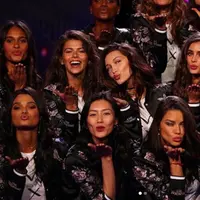 Potret selfie para model Victoria's Secret. (Instagram/Bellahadid).